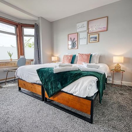 Close To A46 City Centre Sleeps 6, 5 Beds Ensuite Free Wi-Fi Queens House Inspire Homes Coventry Exterior photo