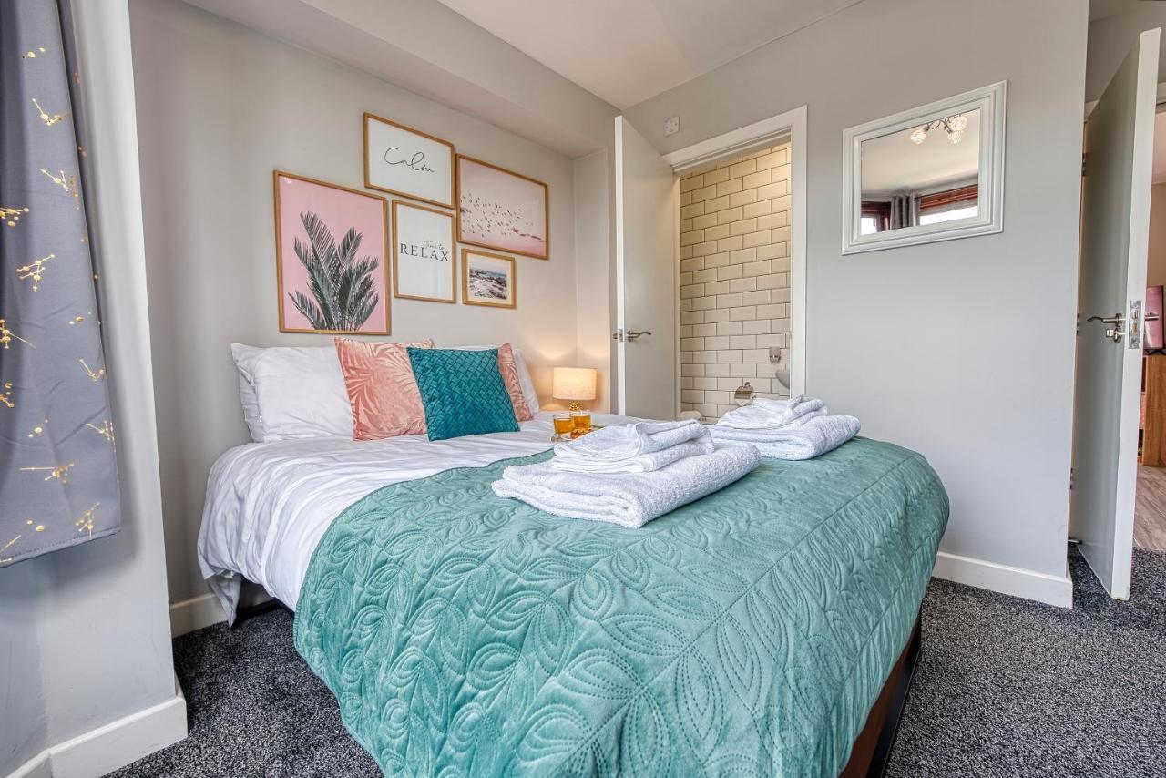 Close To A46 City Centre Sleeps 6, 5 Beds Ensuite Free Wi-Fi Queens House Inspire Homes Coventry Exterior photo