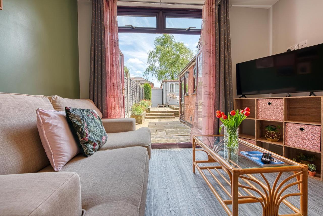 Close To A46 City Centre Sleeps 6, 5 Beds Ensuite Free Wi-Fi Queens House Inspire Homes Coventry Exterior photo