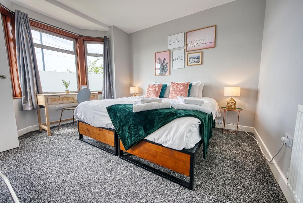 Close To A46 City Centre Sleeps 6, 5 Beds Ensuite Free Wi-Fi Queens House Inspire Homes Coventry Exterior photo