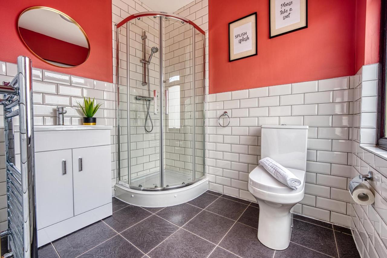 Close To A46 City Centre Sleeps 6, 5 Beds Ensuite Free Wi-Fi Queens House Inspire Homes Coventry Exterior photo