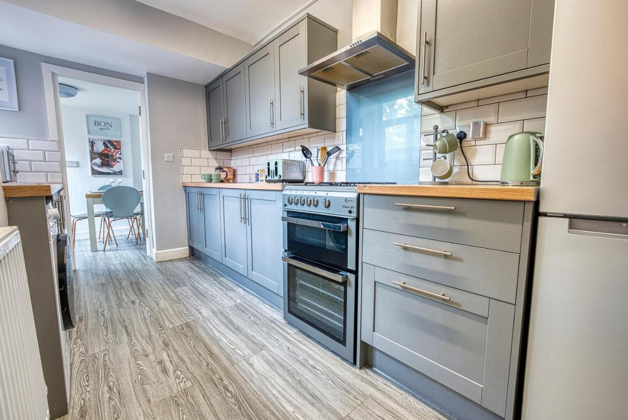 Close To A46 City Centre Sleeps 6, 5 Beds Ensuite Free Wi-Fi Queens House Inspire Homes Coventry Exterior photo