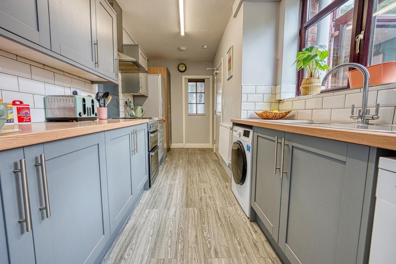 Close To A46 City Centre Sleeps 6, 5 Beds Ensuite Free Wi-Fi Queens House Inspire Homes Coventry Exterior photo