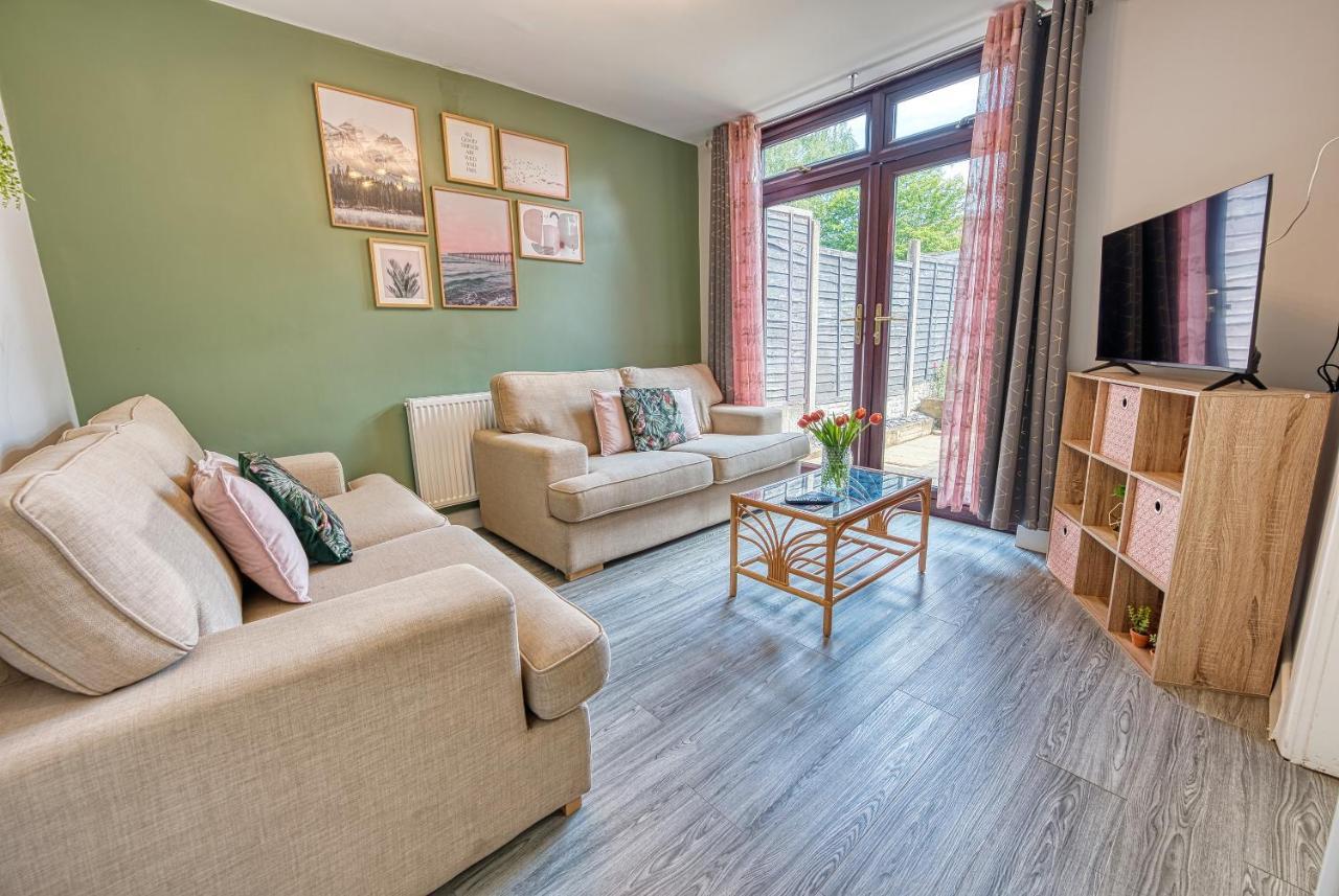 Close To A46 City Centre Sleeps 6, 5 Beds Ensuite Free Wi-Fi Queens House Inspire Homes Coventry Exterior photo