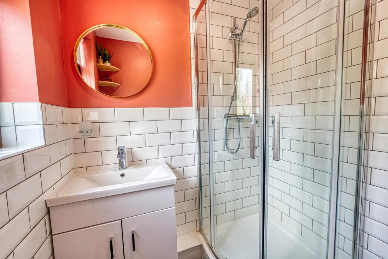 Close To A46 City Centre Sleeps 6, 5 Beds Ensuite Free Wi-Fi Queens House Inspire Homes Coventry Exterior photo