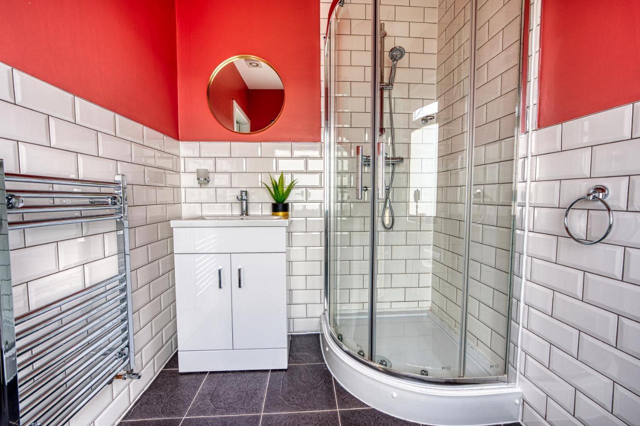 Close To A46 City Centre Sleeps 6, 5 Beds Ensuite Free Wi-Fi Queens House Inspire Homes Coventry Exterior photo