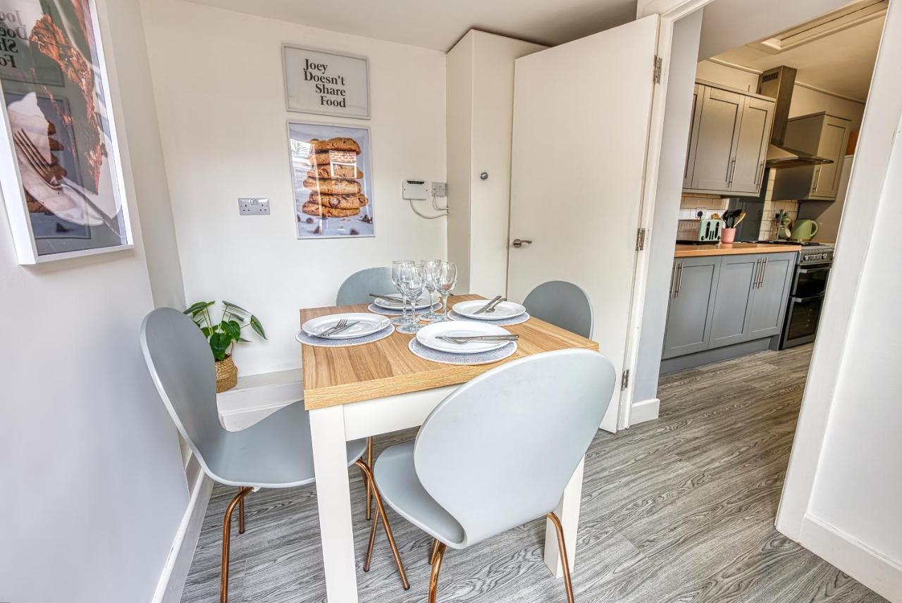 Close To A46 City Centre Sleeps 6, 5 Beds Ensuite Free Wi-Fi Queens House Inspire Homes Coventry Exterior photo