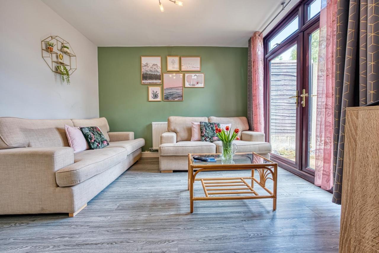Close To A46 City Centre Sleeps 6, 5 Beds Ensuite Free Wi-Fi Queens House Inspire Homes Coventry Exterior photo