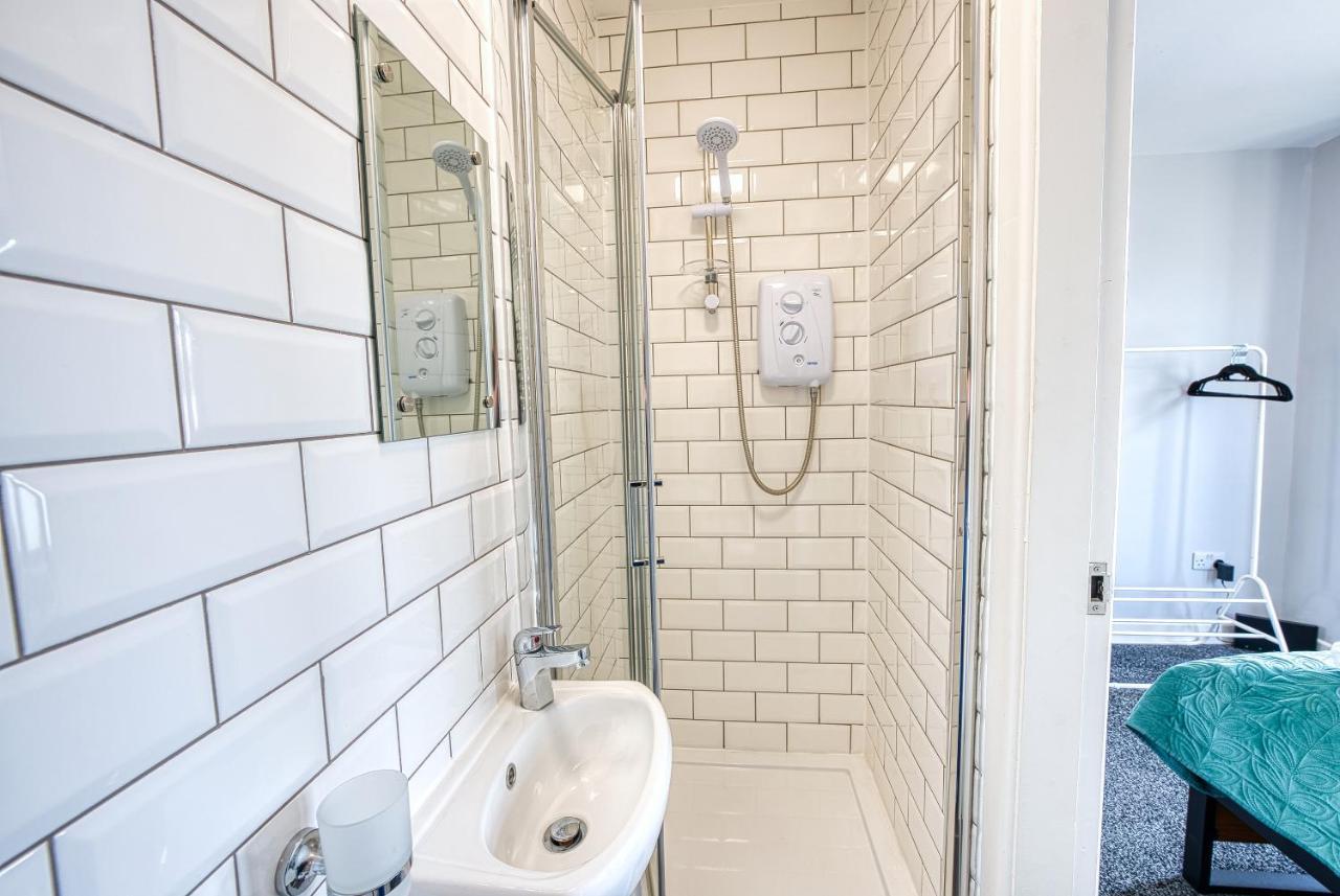 Close To A46 City Centre Sleeps 6, 5 Beds Ensuite Free Wi-Fi Queens House Inspire Homes Coventry Exterior photo