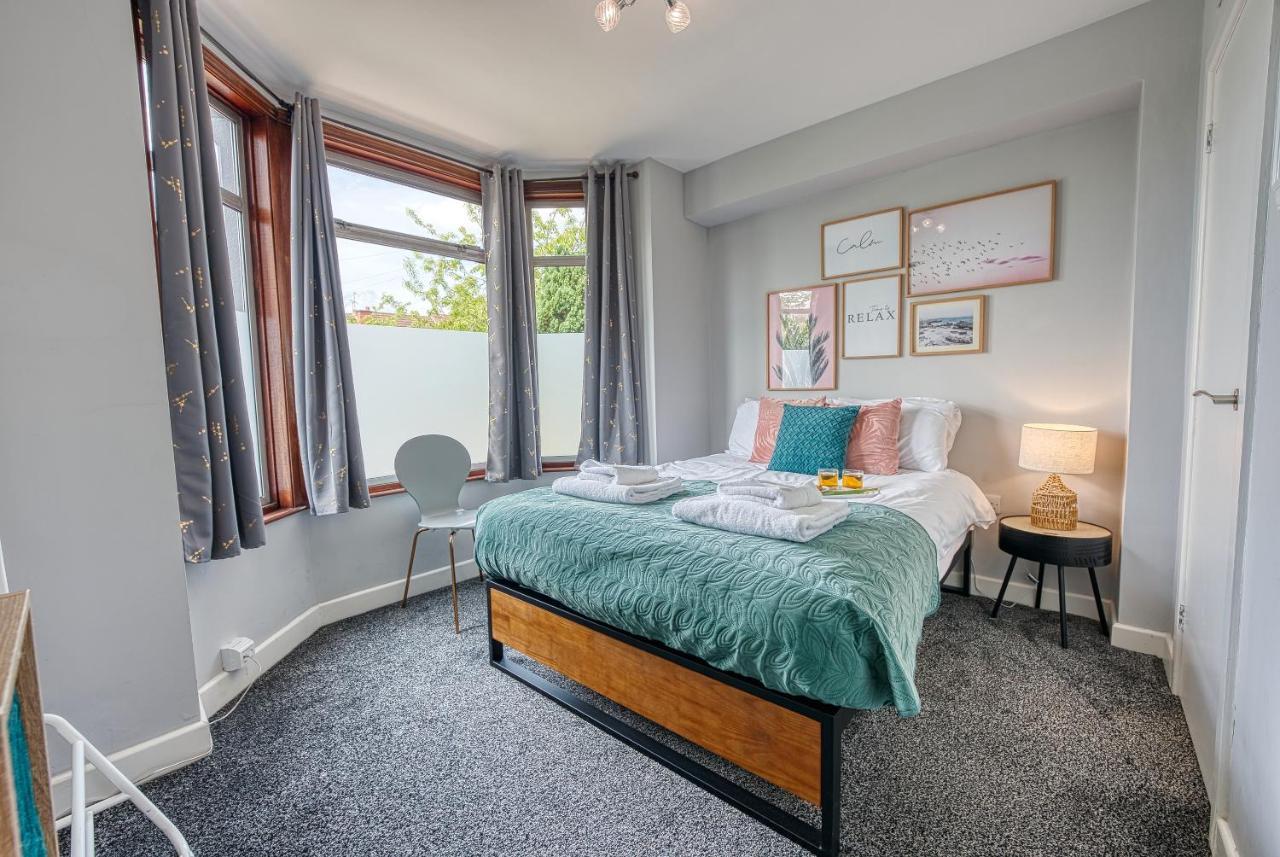 Close To A46 City Centre Sleeps 6, 5 Beds Ensuite Free Wi-Fi Queens House Inspire Homes Coventry Exterior photo