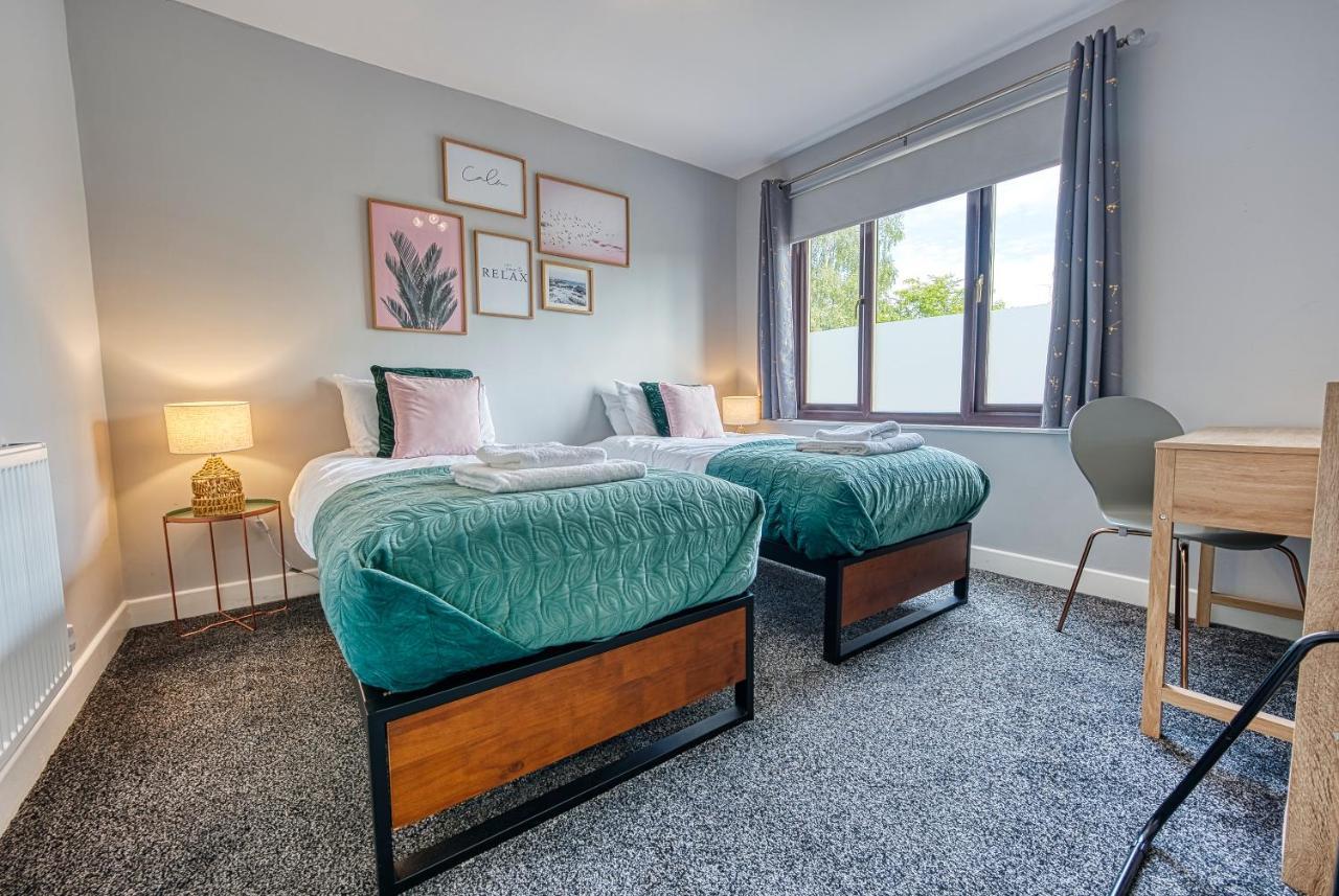 Close To A46 City Centre Sleeps 6, 5 Beds Ensuite Free Wi-Fi Queens House Inspire Homes Coventry Exterior photo