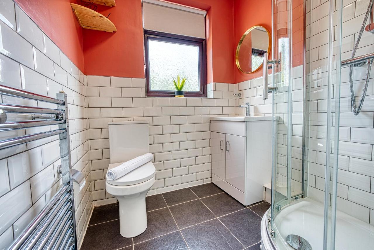 Close To A46 City Centre Sleeps 6, 5 Beds Ensuite Free Wi-Fi Queens House Inspire Homes Coventry Exterior photo